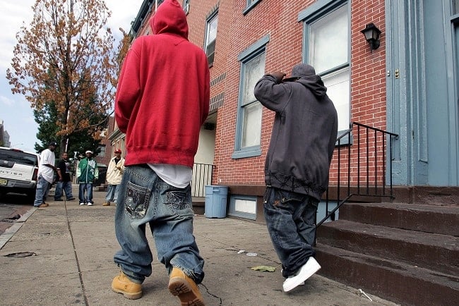 Top 5 Reasons You'll Regret Wearing Sagging Pants After Your 20th